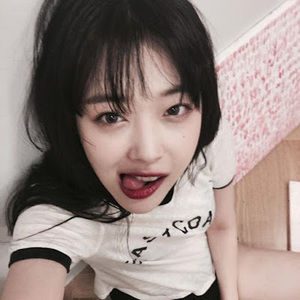 Meet your Posher, Jenqast